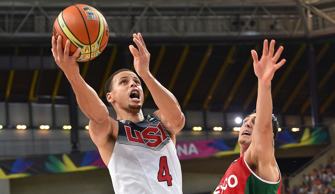 Stephen Curry úp mở về khả năng đấu cho tuyển Mỹ Stephen Curry úp mở về khả năng đấu cho tuyển Mỹ